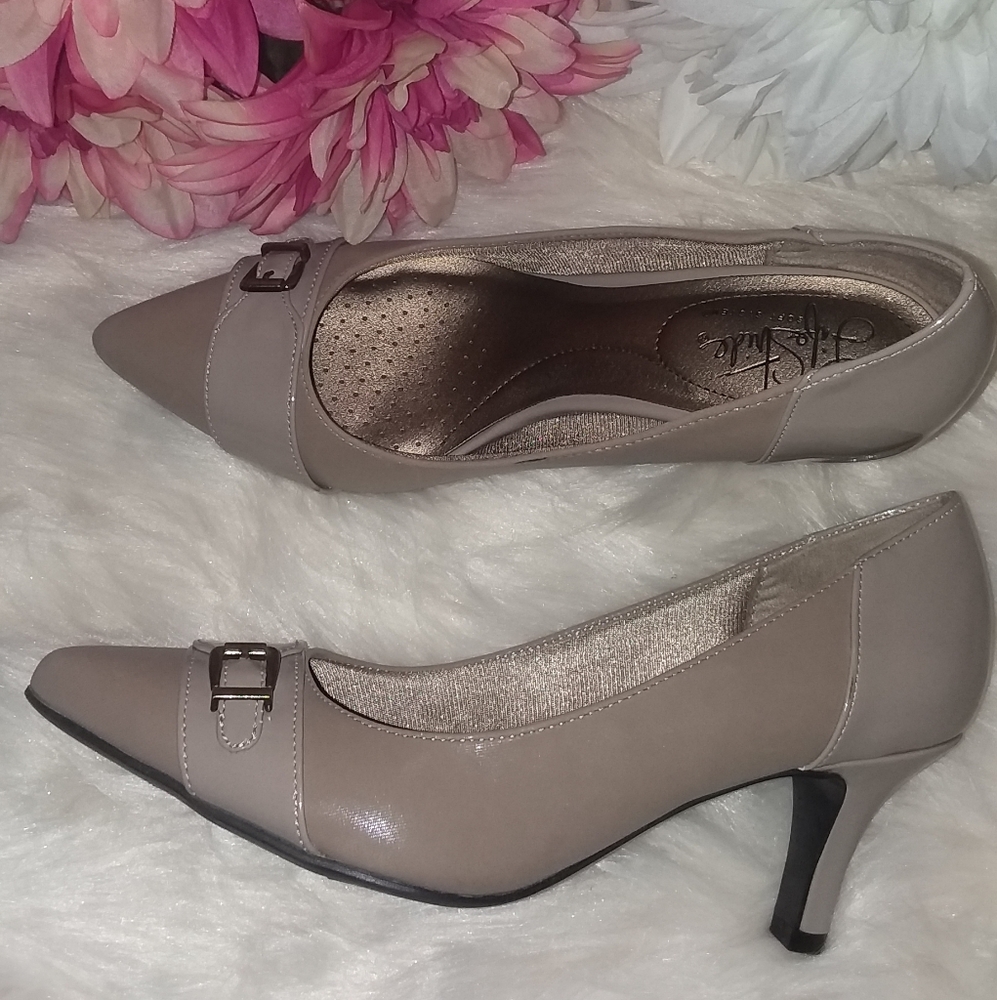 Life Stride Soft Sistem Flex Size 7. - image 1